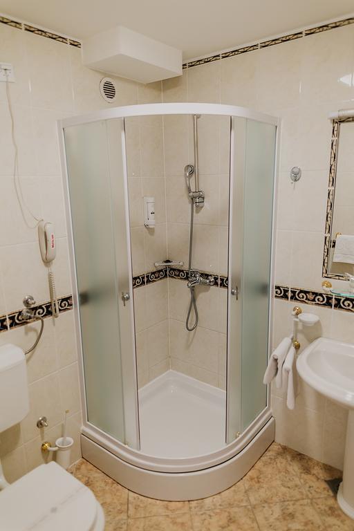 Hotel Silver Осиек Екстериор снимка